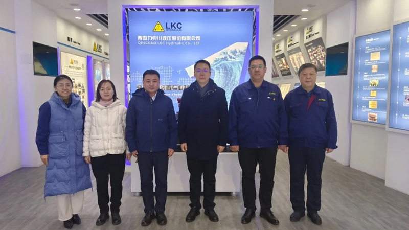 高新區工委委員、管委副主任張建軍一行蒞臨青島力克川液壓股份有限公司調研指導1.jpg